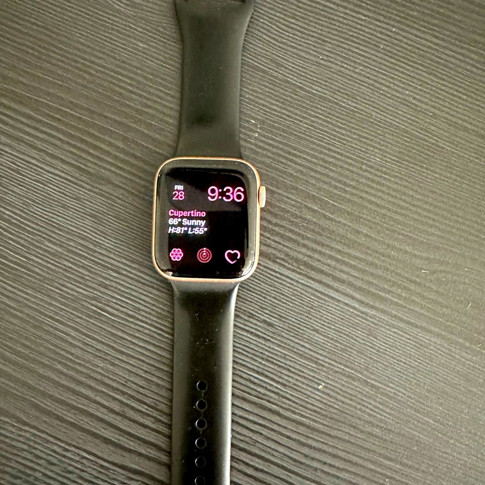Apple Watch 5 series. Charger included. Cared for with love. No issues